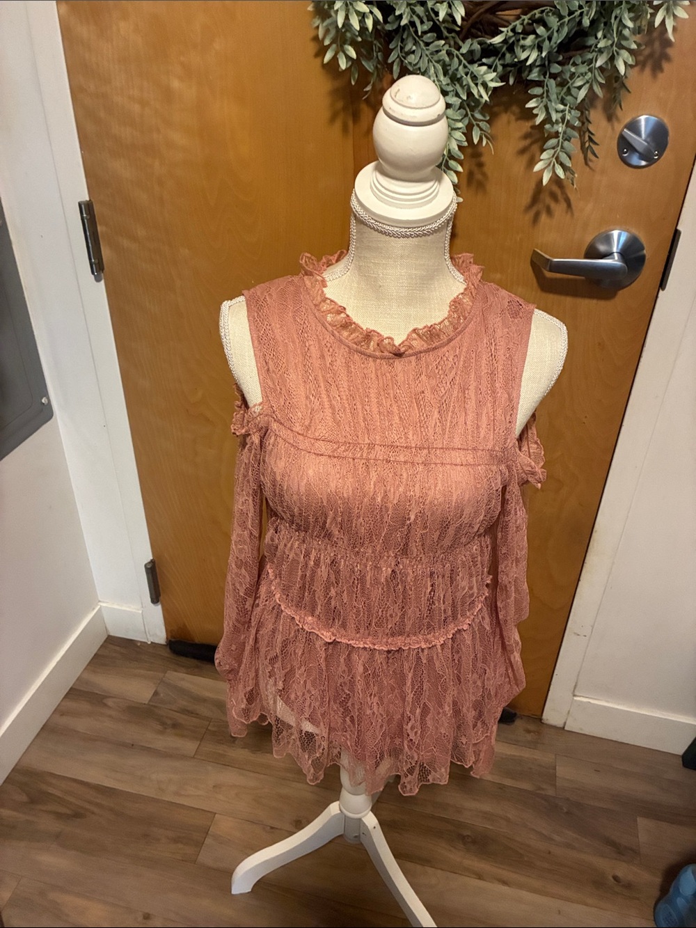 JODIFL Dusty Rose Lace Ruffle Cold-Shoulder Blouse